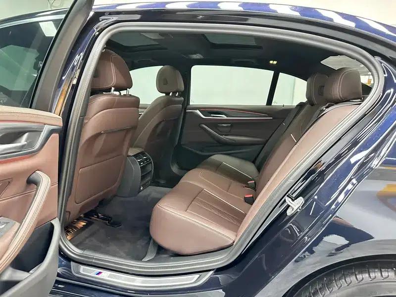 2023 BMW 5 Series 530Li Leading Edition M Sport Package — миниатюра 18