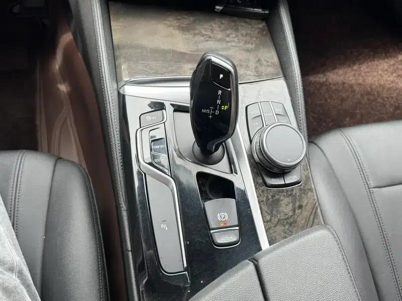 2018 BMW 5 Series 525Li M Sport Package — миниатюра 12