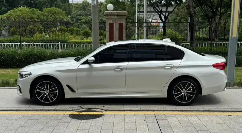 2018 BMW 5 Series 525Li M Sport Package — миниатюра 4