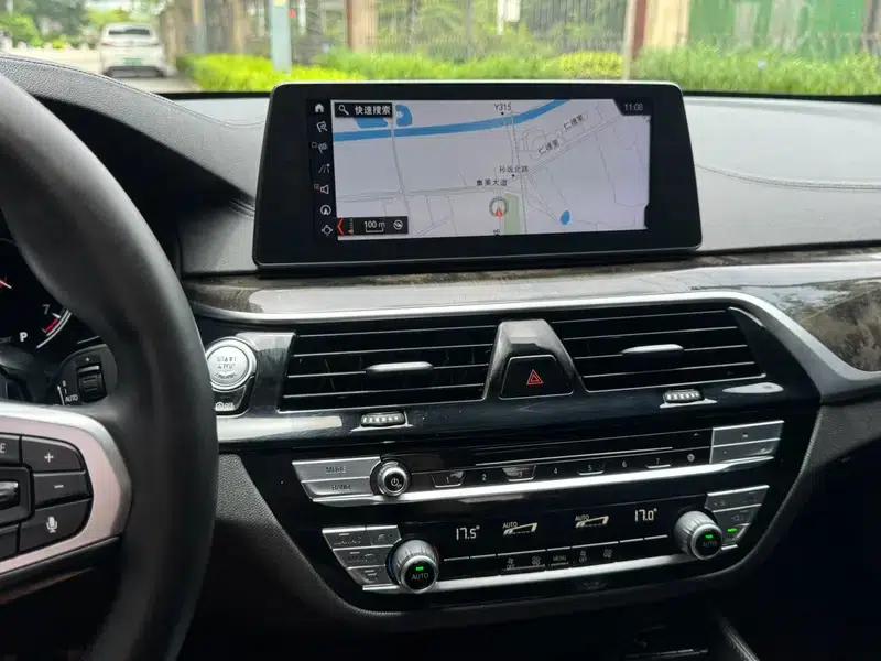 2018 BMW 5 Series 525Li M Sport Package — миниатюра 9