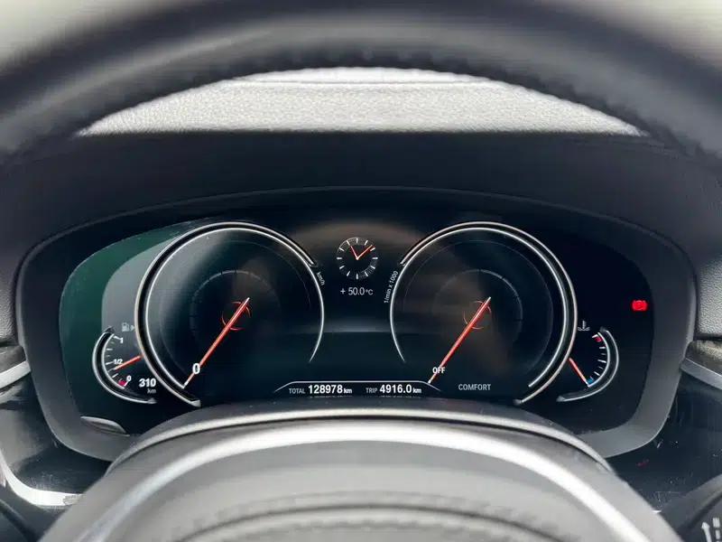 2018 BMW 5 Series 525Li M Sport Package — миниатюра 10