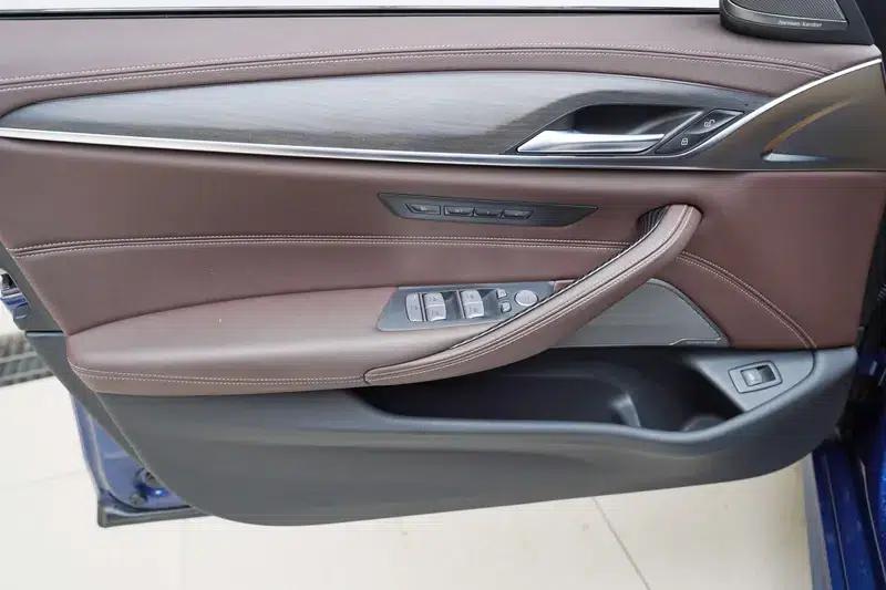 2022 BMW 5 Series Facelift 530Li Luxury M Sport Package — миниатюра 8