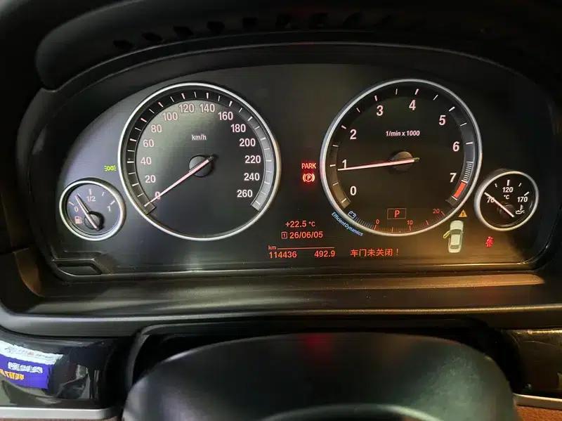 BMW 5 Series 2017 520Li Elegant Edition — миниатюра 11