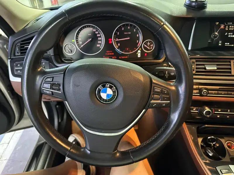 BMW 5 Series 2017 520Li Elegant Edition — миниатюра 12