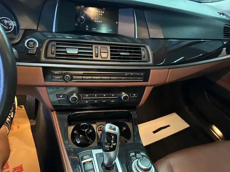 BMW 5 Series 2017 520Li Elegant Edition — миниатюра 13