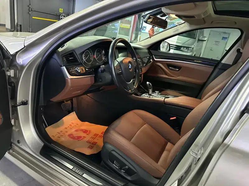 BMW 5 Series 2017 520Li Elegant Edition — миниатюра 14