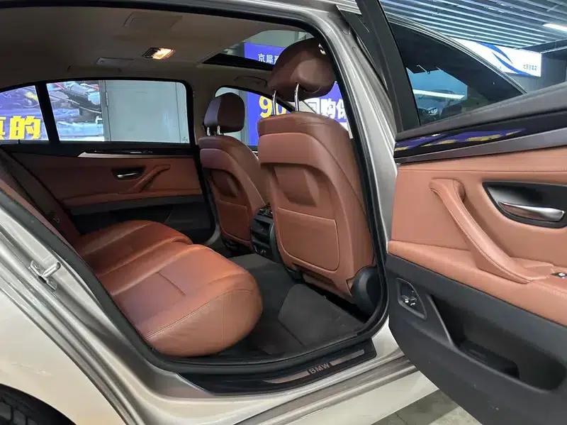 BMW 5 Series 2017 520Li Elegant Edition — миниатюра 16