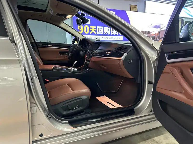 BMW 5 Series 2017 520Li Elegant Edition — миниатюра 18