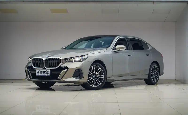 2024 BMW 5 Series 530Li Leading Edition M Sport Package — миниатюра 1
