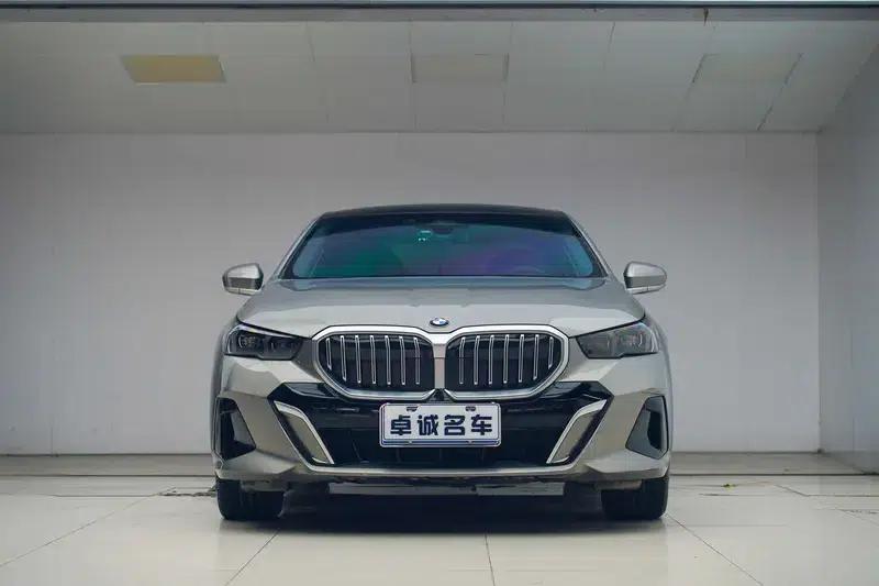 2024 BMW 5 Series 530Li Leading Edition M Sport Package — миниатюра 2