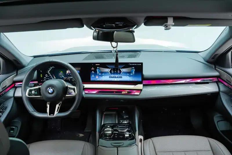 2024 BMW 5 Series 530Li Leading Edition M Sport Package — миниатюра 12