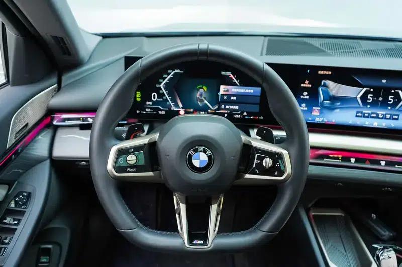 2024 BMW 5 Series 530Li Leading Edition M Sport Package — миниатюра 13