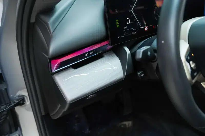 2024 BMW 5 Series 530Li Leading Edition M Sport Package — миниатюра 14