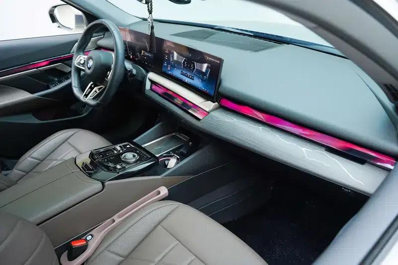 2024 BMW 5 Series 530Li Leading Edition M Sport Package — миниатюра 15