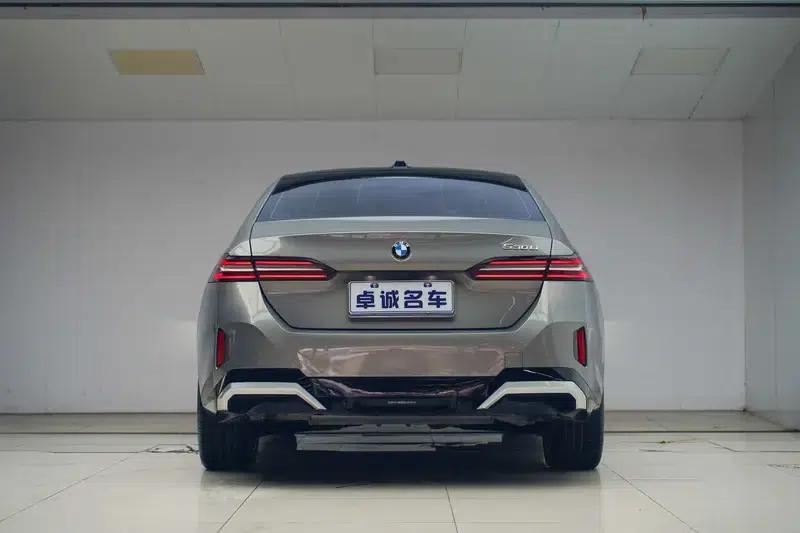 2024 BMW 5 Series 530Li Leading Edition M Sport Package — миниатюра 3