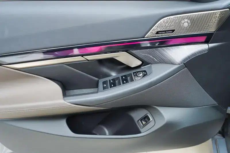 2024 BMW 5 Series 530Li Leading Edition M Sport Package — миниатюра 5