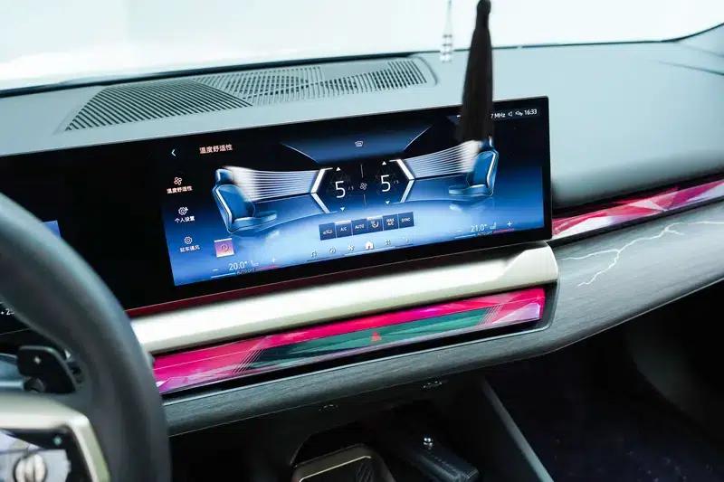 2024 BMW 5 Series 530Li Leading Edition M Sport Package — миниатюра 10