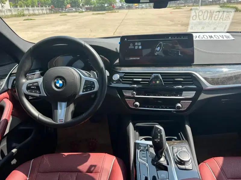 2022 BMW 5 Series Facelift 530Li Leading Edition M Sport Package — миниатюра 10