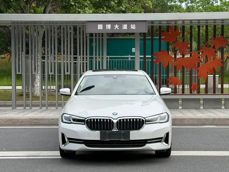 BMW 5 Series 2022 Facelift 525Li Luxury Package — миниатюра 2