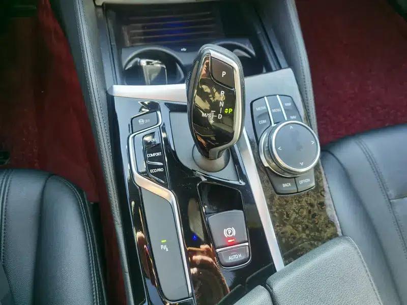 2019 BMW 5 Series 525Li M Sport Package — миниатюра 20