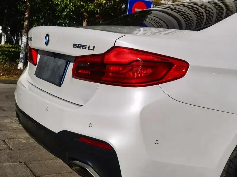 2019 BMW 5 Series 525Li M Sport Package — миниатюра 9