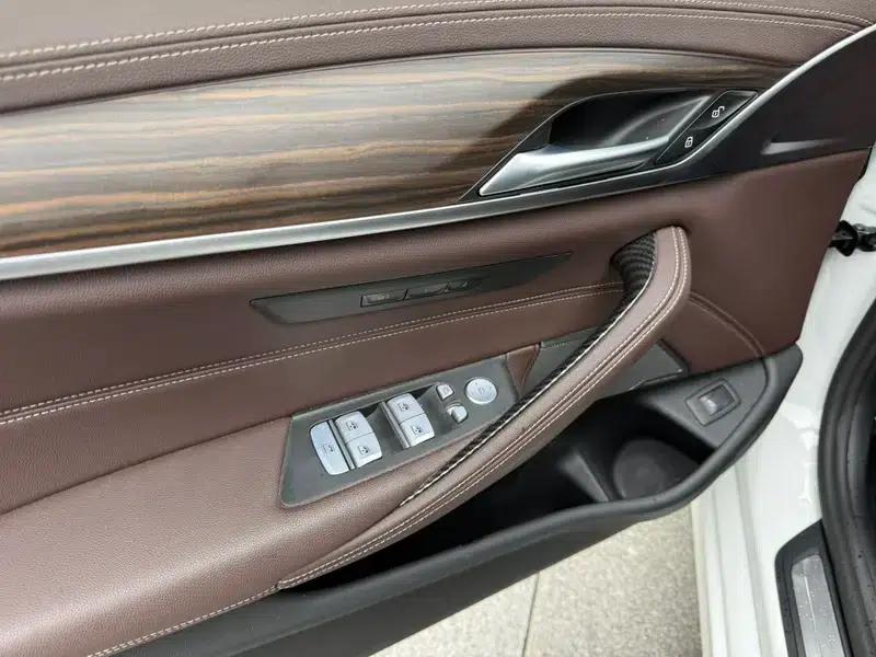 2023 BMW 5 Series 530Li Leading Luxury Package — миниатюра 22