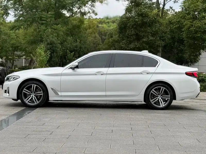 2023 BMW 5 Series 530Li Leading Luxury Package — миниатюра 4