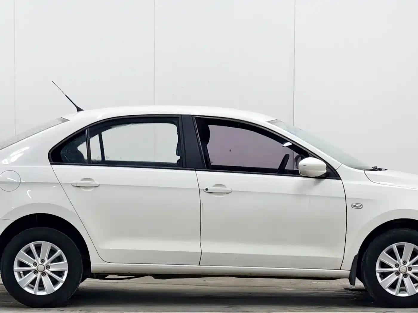 Jetta 2013 1.4L Manual Fashion Edition — миниатюра 8