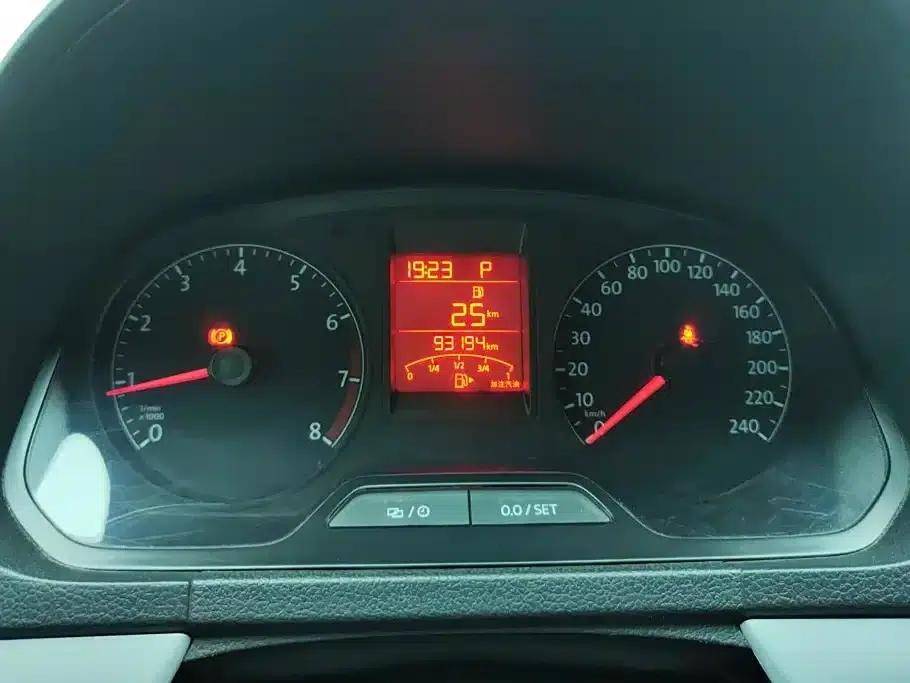 Jetta 2015 Value Edition 1.6L Automatic Comfort Model — миниатюра 14