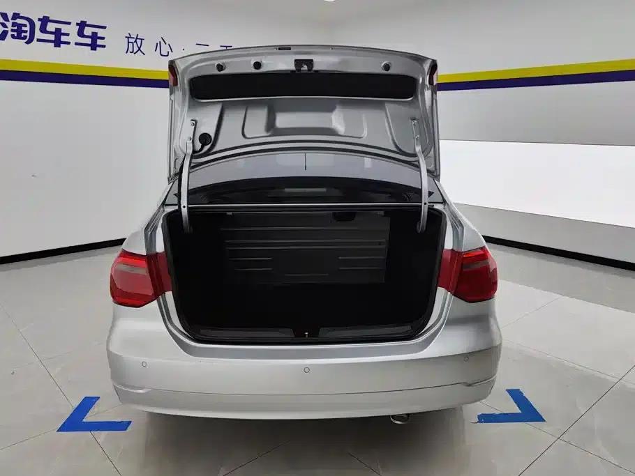 Jetta 2015 Value Edition 1.6L Automatic Comfort Model — миниатюра 4