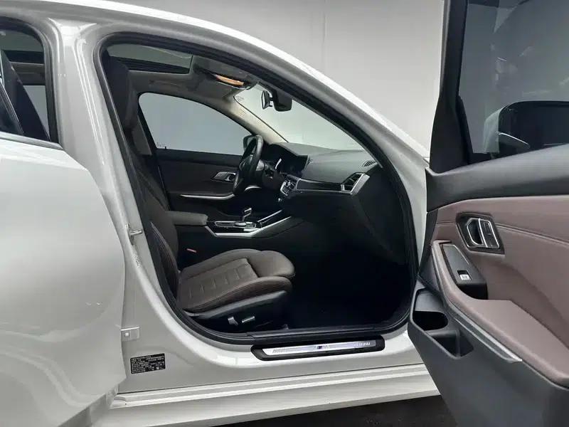 2021 BMW 3 Series 320Li M Sport Package — миниатюра 15