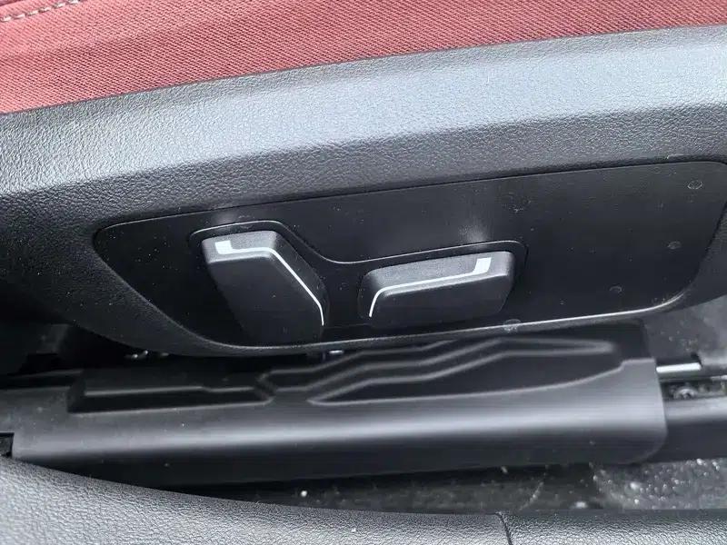 2025 BMW 3 Series 325i M Sport Package — миниатюра 9