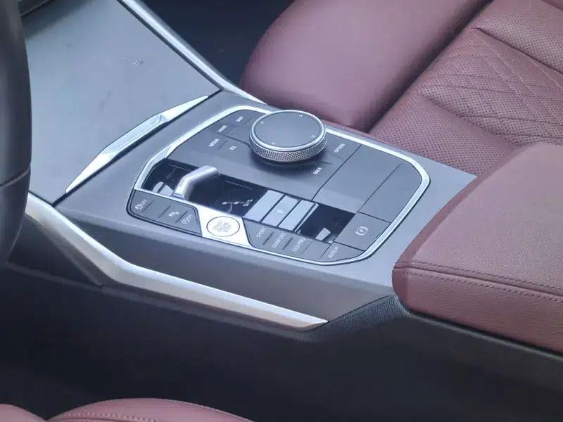 2025 BMW 3 Series 325i M Sport Package — миниатюра 10