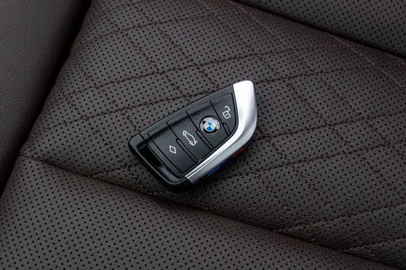 2022 BMW 3 Series 325Li M Sport Package — миниатюра 11