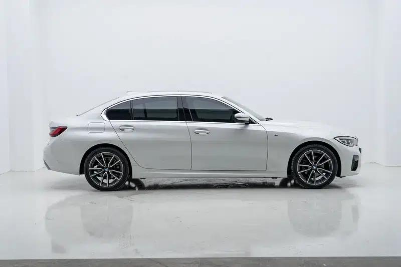 2022 BMW 3 Series 325Li M Sport Package — миниатюра 8