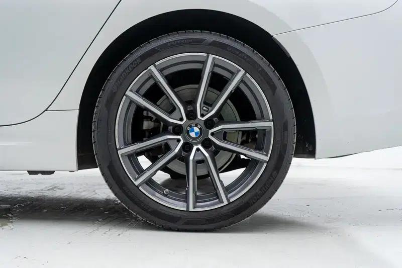 2022 BMW 3 Series 325Li M Sport Package — миниатюра 9