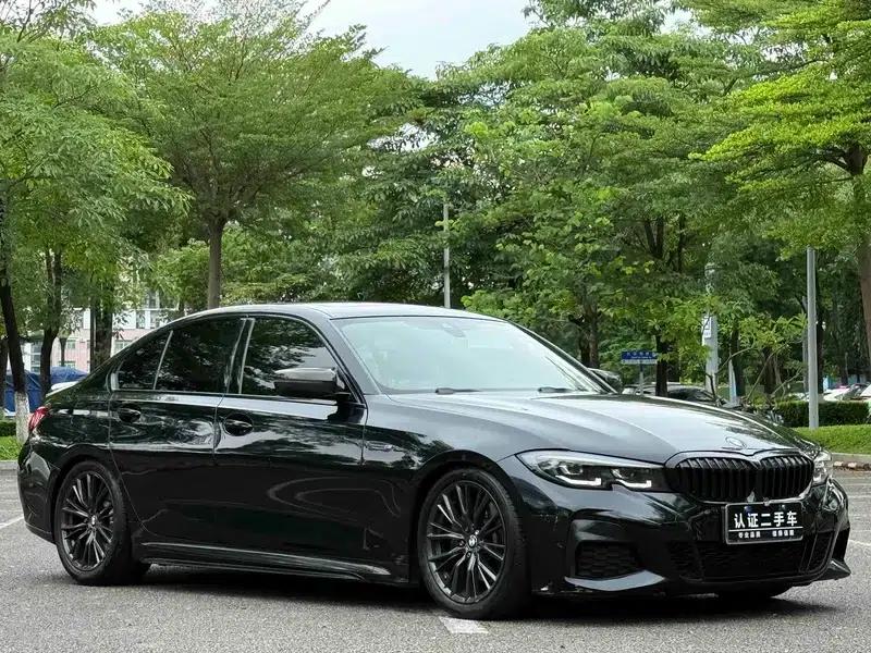 2022 BMW 3 Series 330i M Sport Shadow Edition — миниатюра 3