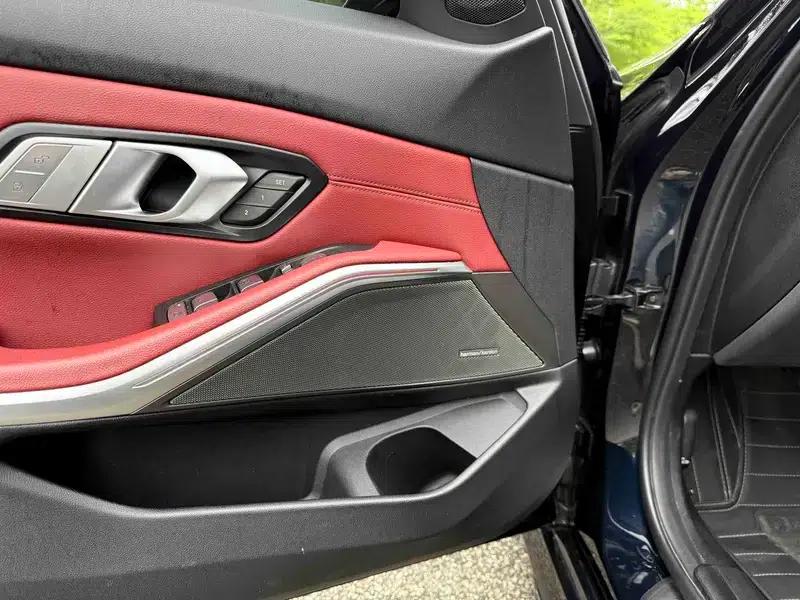 2022 BMW 3 Series 330i M Sport Shadow Edition — миниатюра 8