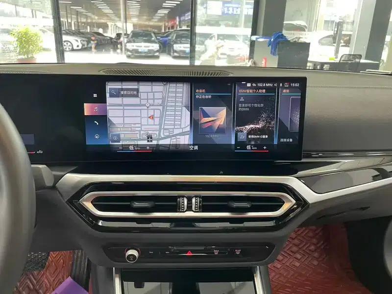 2023 BMW 3 Series 320Li M Sport Package — миниатюра 10