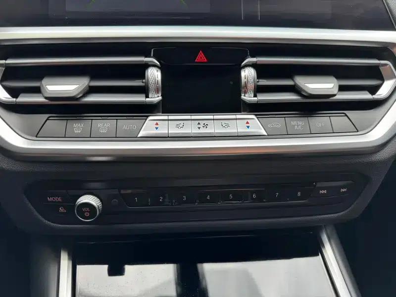 2022 BMW 3 Series 320Li M Sport Package — миниатюра 16