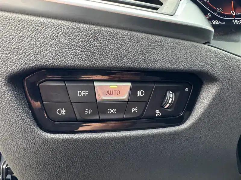2022 BMW 3 Series 320Li M Sport Package — миниатюра 24