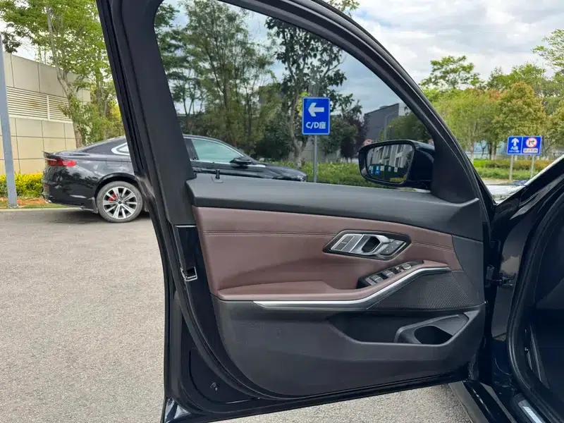 2022 BMW 3 Series 320Li M Sport Package — миниатюра 35