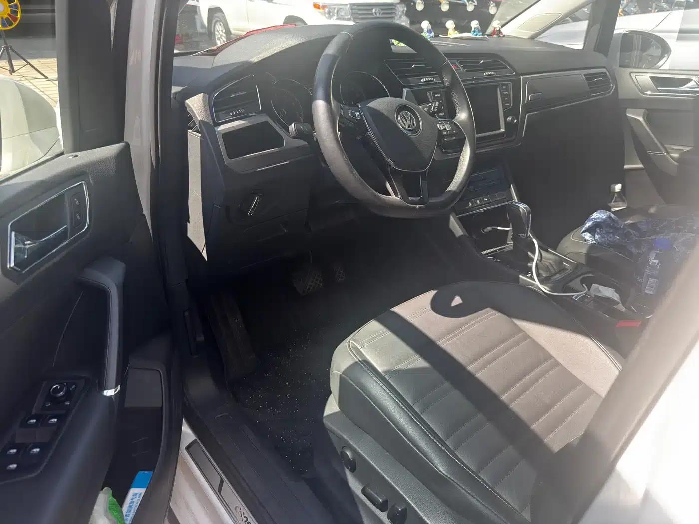 2021 Touran L 280TSI DSG Cross Edition 6-seater — миниатюра 4