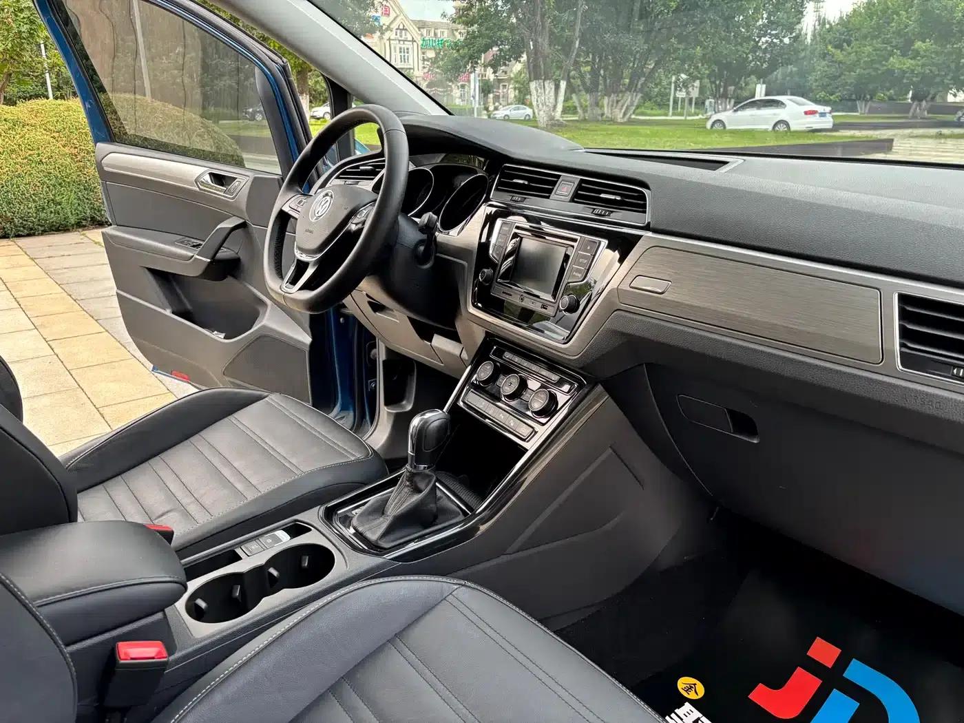 2016 Touran L 280TSI DSG Luxury Edition — миниатюра 13