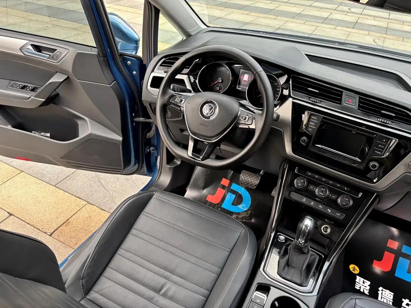 2016 Touran L 280TSI DSG Luxury Edition — миниатюра 17