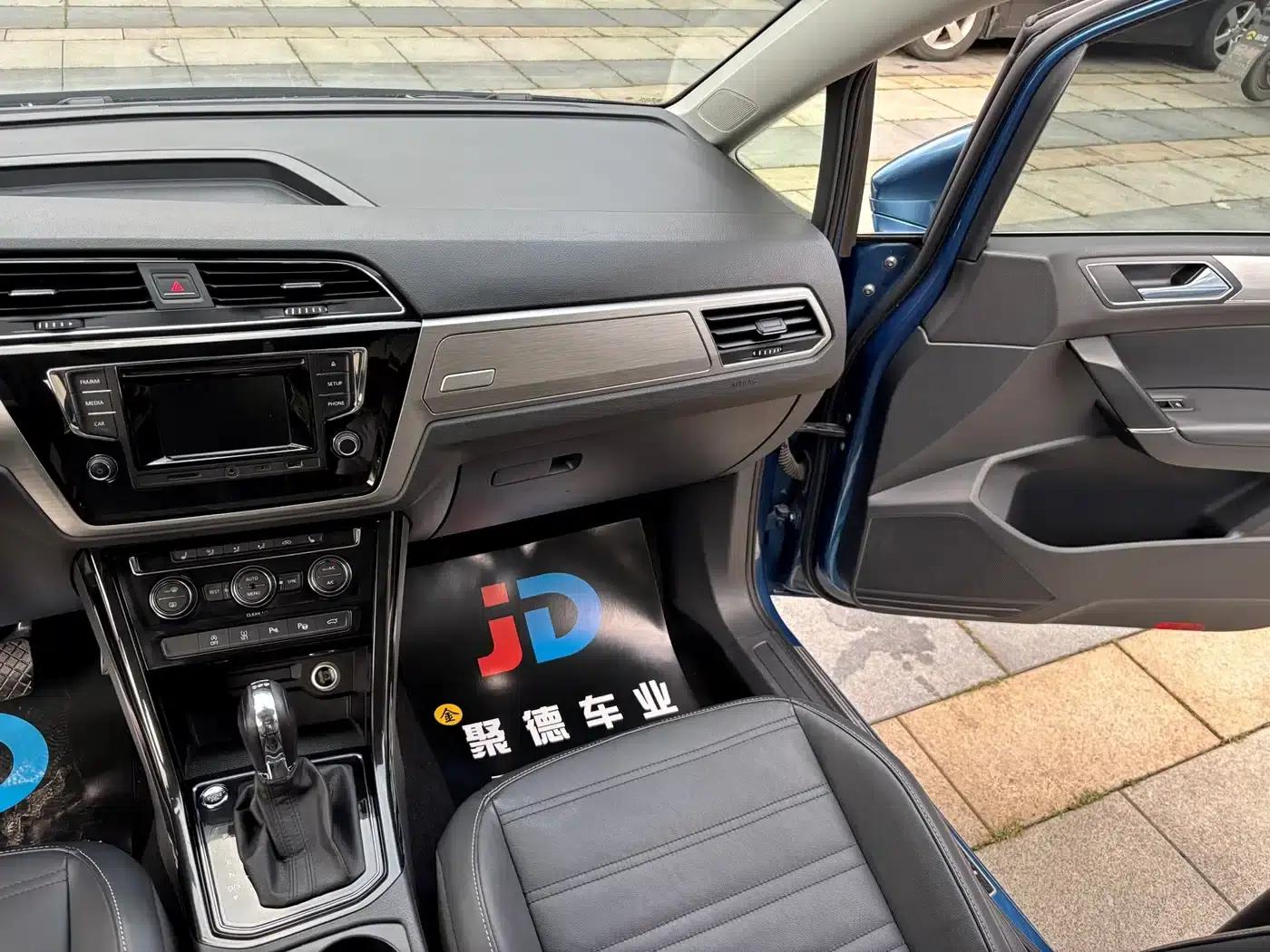 2016 Touran L 280TSI DSG Luxury Edition — миниатюра 18