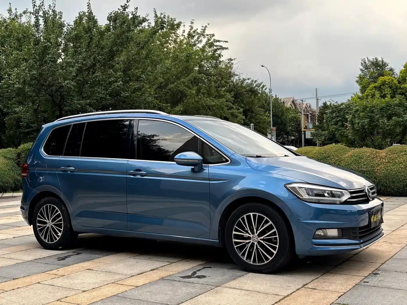 2016 Touran L 280TSI DSG Luxury Edition — миниатюра 4