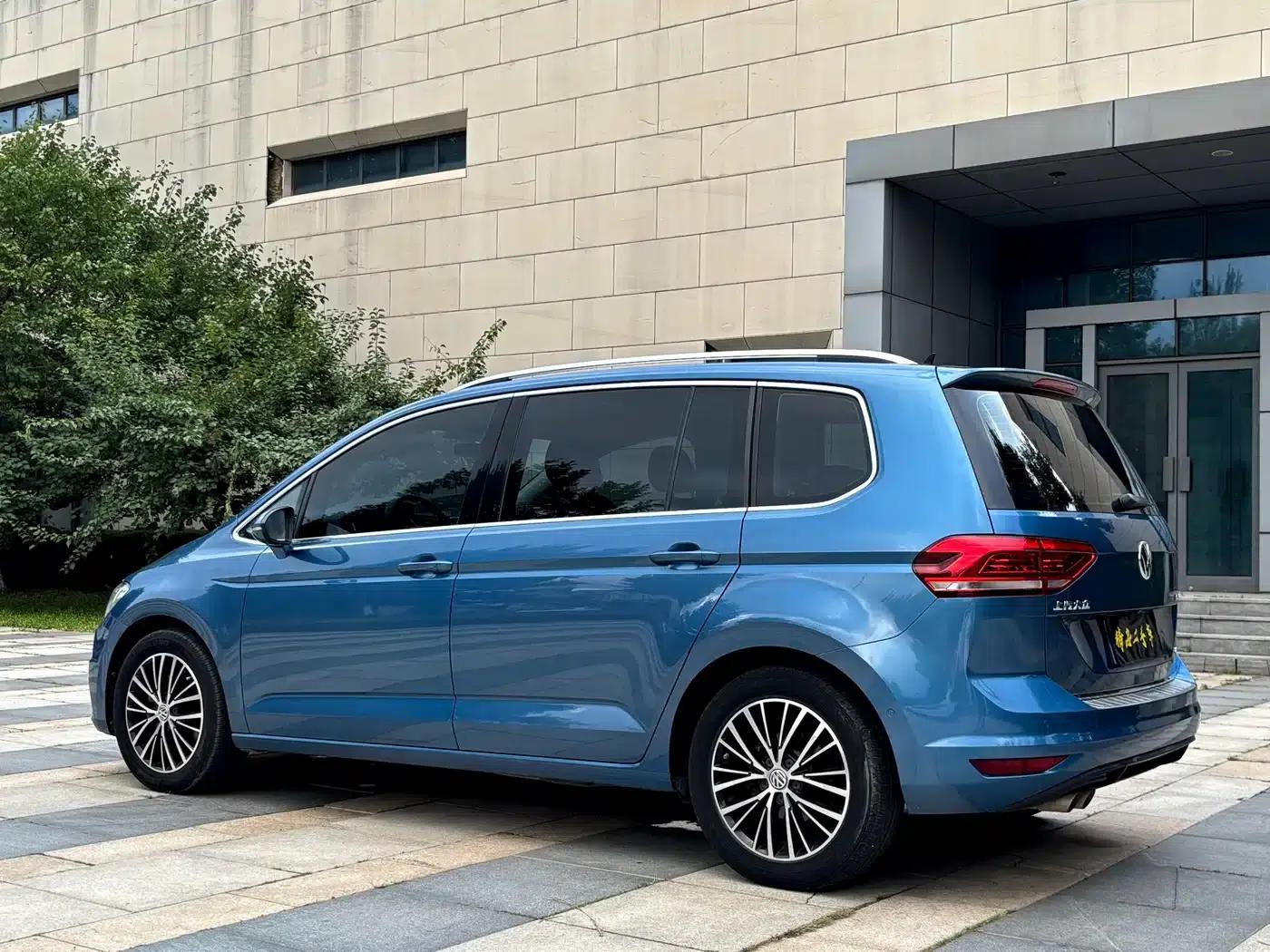 2016 Touran L 280TSI DSG Luxury Edition — миниатюра 5