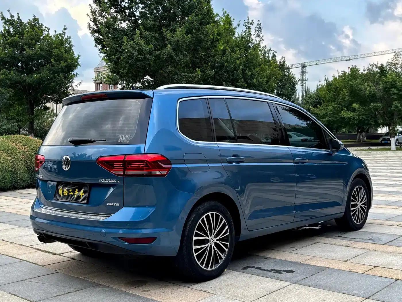 2016 Touran L 280TSI DSG Luxury Edition — миниатюра 6