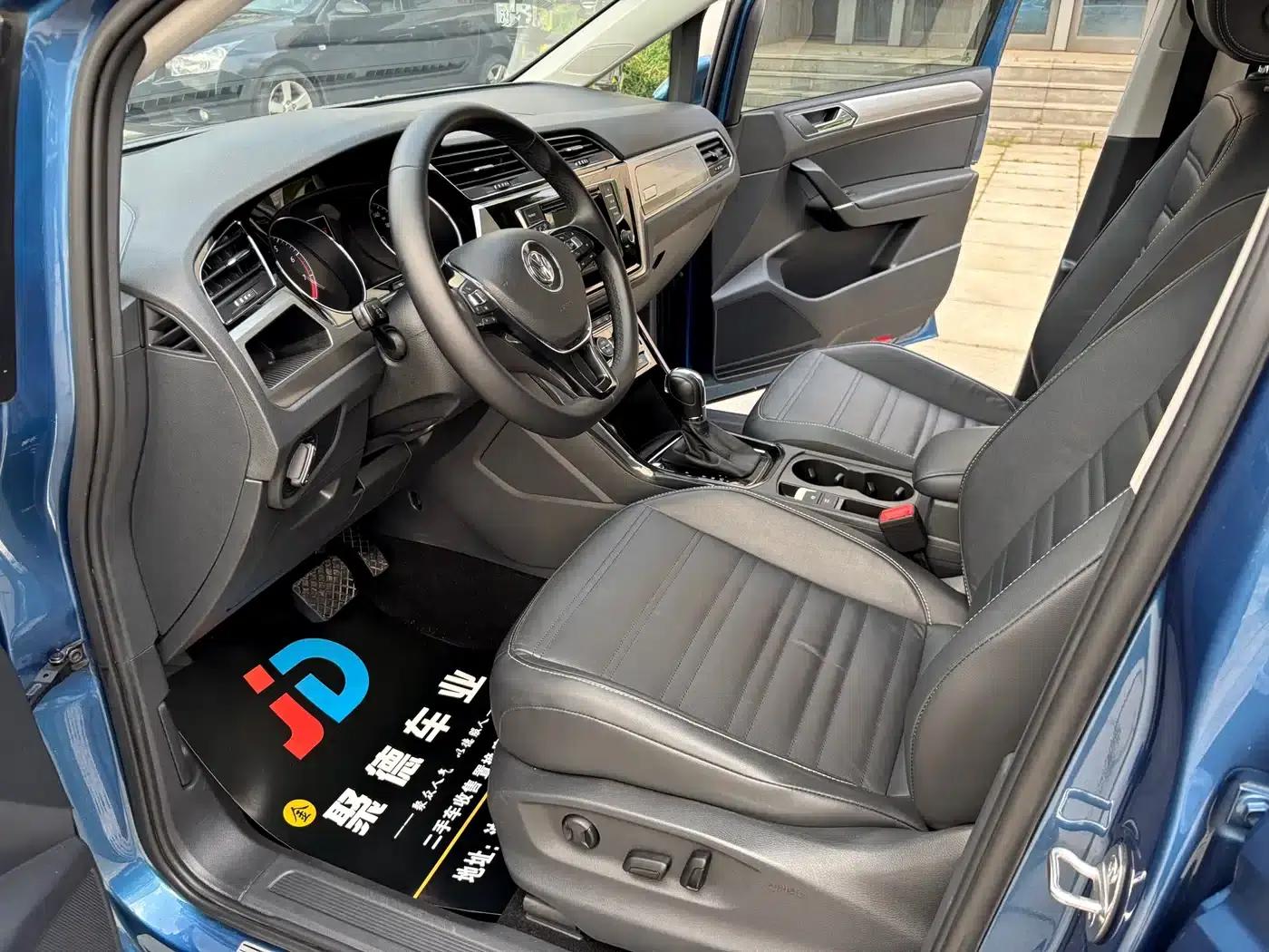 2016 Touran L 280TSI DSG Luxury Edition — миниатюра 7